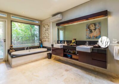 Ten Bali Property Luxurious Absolute Beachfront Villa for Rent - Sanur