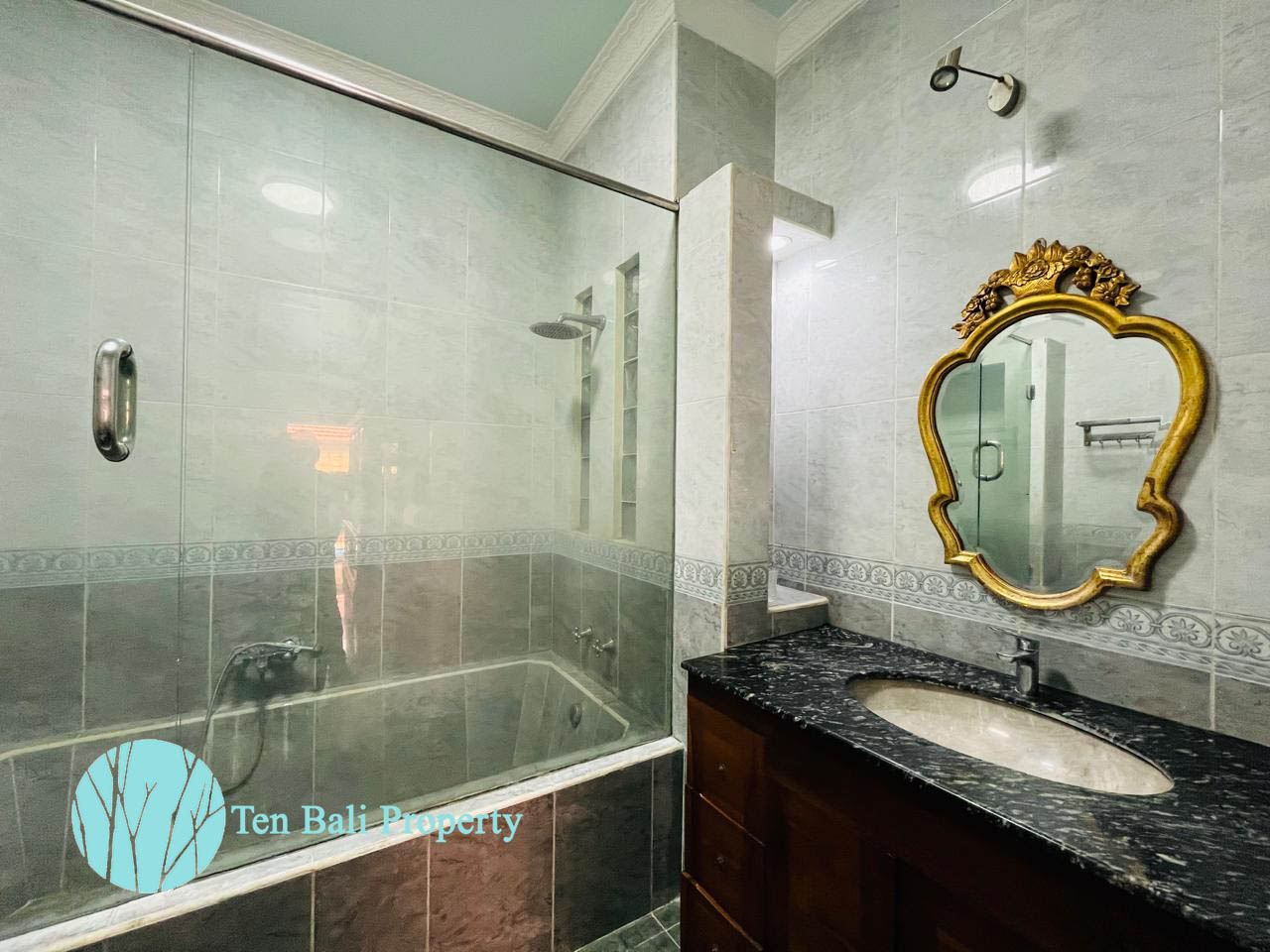 Kebo Iwa, Denpasar, Bali, 5 Bedrooms Bedrooms, ,3 BathroomsBathrooms,Villa,For Sale,1535