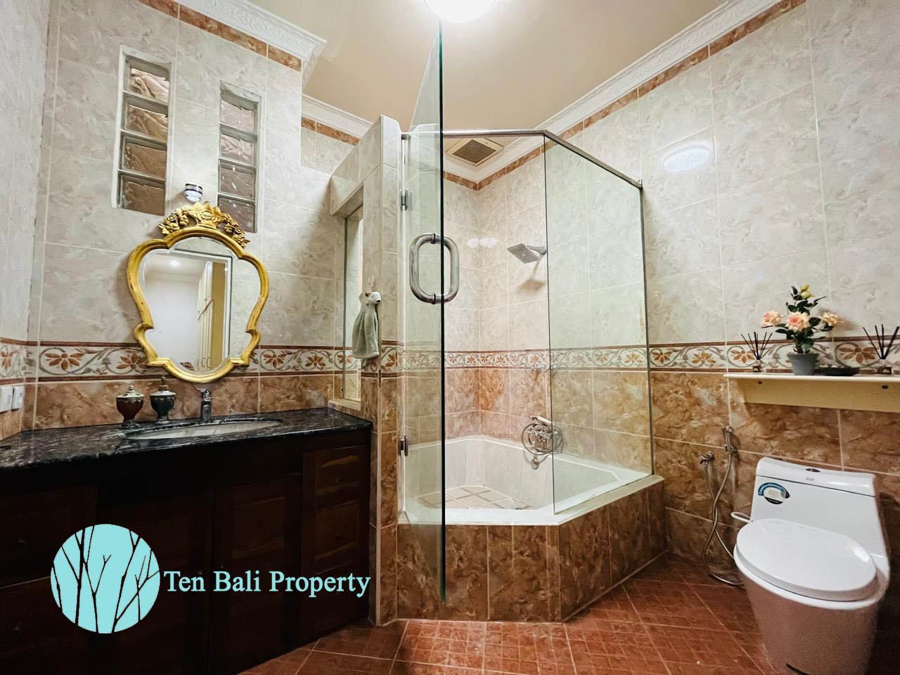 Kebo Iwa, Denpasar, Bali, 5 Bedrooms Bedrooms, ,3 BathroomsBathrooms,Villa,For Sale,1535
