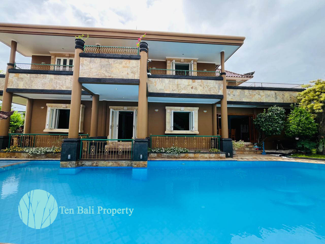 Kebo Iwa, Denpasar, Bali, 5 Bedrooms Bedrooms, ,3 BathroomsBathrooms,Villa,For Sale,1535