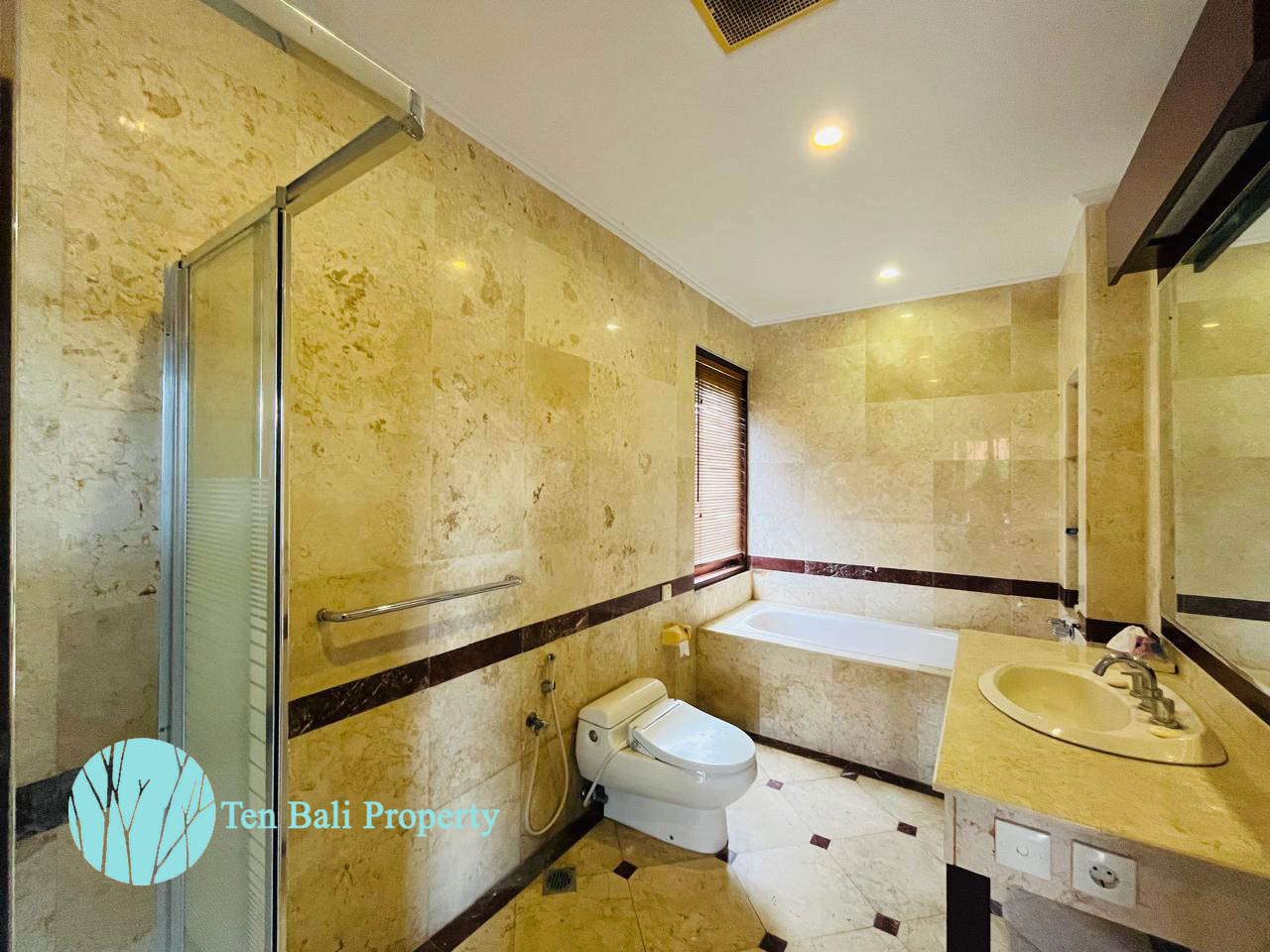 Ubud, Gianyar, Bali, 5 Bedrooms Bedrooms, ,4 BathroomsBathrooms,Villa,For Sale,1547