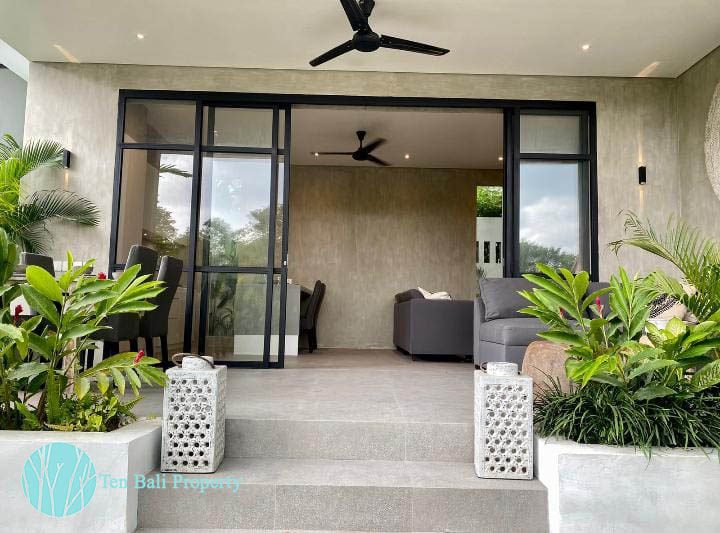 Here are some relevant meta keywords for the brand new 1-bedroom villa in Canggu for monthly rental:

Canggu villa rental monthly
1 bedroom villa Canggu rent
villa near Finns Recreation Club
villa near Canggu beach rental
fully furnished villa Canggu
monthly rental Canggu Bali
new villa Canggu for rent
modern villa Canggu rental
Wi-Fi included villa Canggu
cleaner included villa Canggu
short term rental Canggu (while the main offer is monthly, some might search this)
Bali villa monthly rent 1 bedroom
IDR 26000000 villa Canggu
prime location villa Canggu