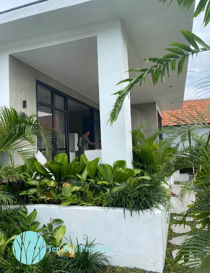 Here are some relevant meta keywords for the brand new 1-bedroom villa in Canggu for monthly rental:

Canggu villa rental monthly
1 bedroom villa Canggu rent
villa near Finns Recreation Club
villa near Canggu beach rental
fully furnished villa Canggu
monthly rental Canggu Bali
new villa Canggu for rent
modern villa Canggu rental
Wi-Fi included villa Canggu
cleaner included villa Canggu
short term rental Canggu (while the main offer is monthly, some might search this)
Bali villa monthly rent 1 bedroom
IDR 26000000 villa Canggu
prime location villa Canggu
