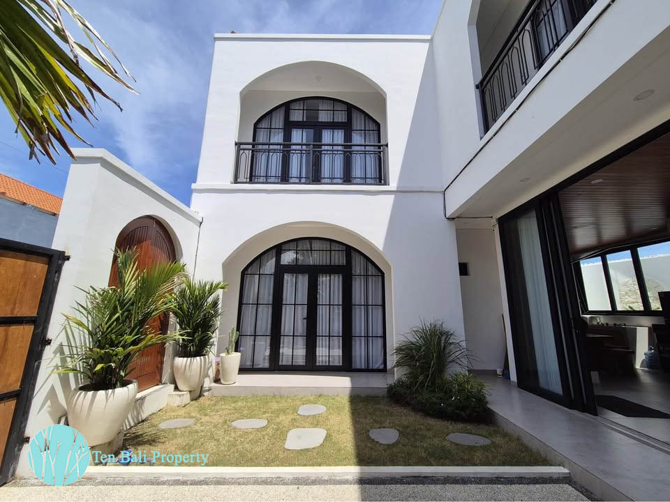 Mediterranean-style villa, luxury villa, villa for sale, villa for rent, Kuta Utara, Jalan Raya Padonan, private pool, modern appliances, Bali property, Ten Bali Property