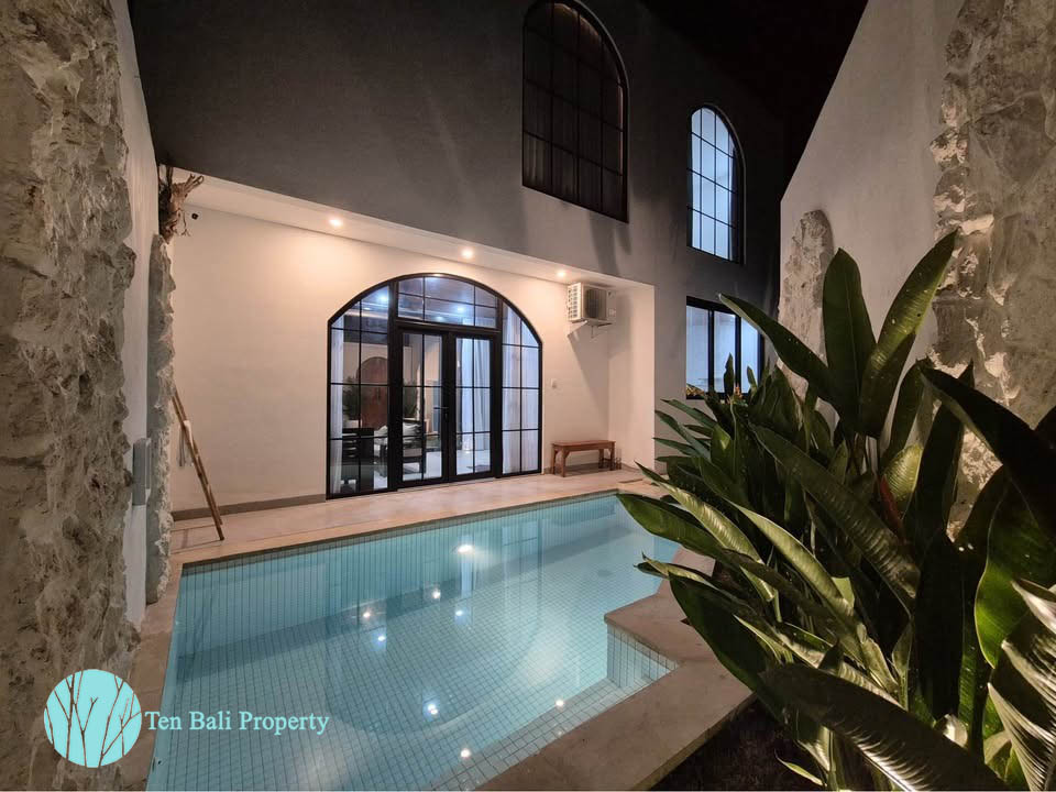 Mediterranean-style villa, luxury villa, villa for sale, villa for rent, Kuta Utara, Jalan Raya Padonan, private pool, modern appliances, Bali property, Ten Bali Property