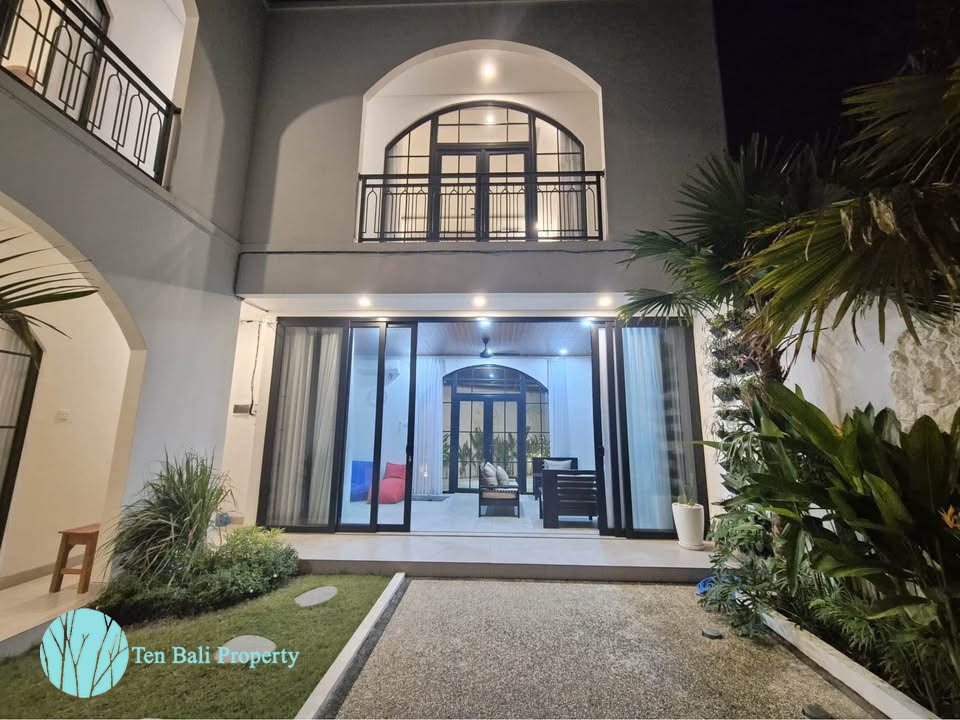 Mediterranean-style villa, luxury villa, villa for sale, villa for rent, Kuta Utara, Jalan Raya Padonan, private pool, modern appliances, Bali property, Ten Bali Property