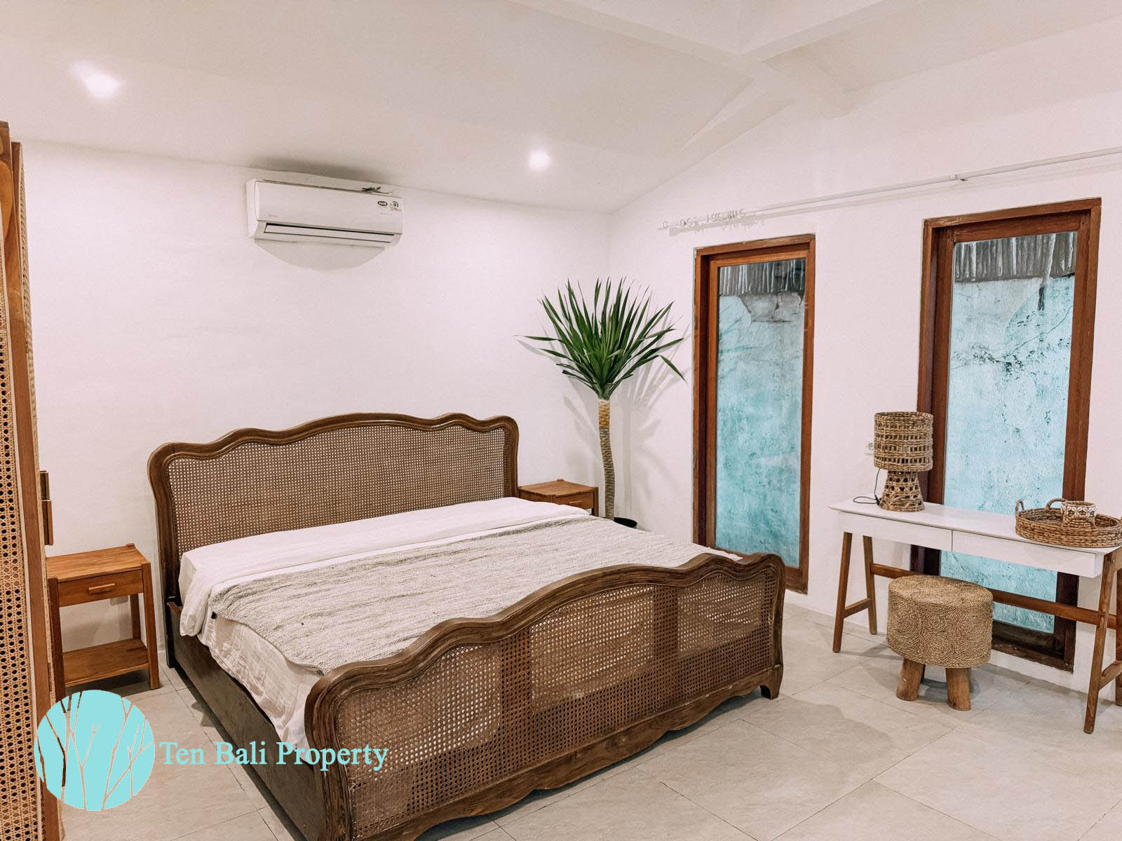 - 3 Bedrooms Villa
- Beachside Sanur
- Long-term Sublease
- Pet-friendly
- Luxury Villa
- Family-friendly Property
- Sanur Real Estate
- Bali Property for Lease
