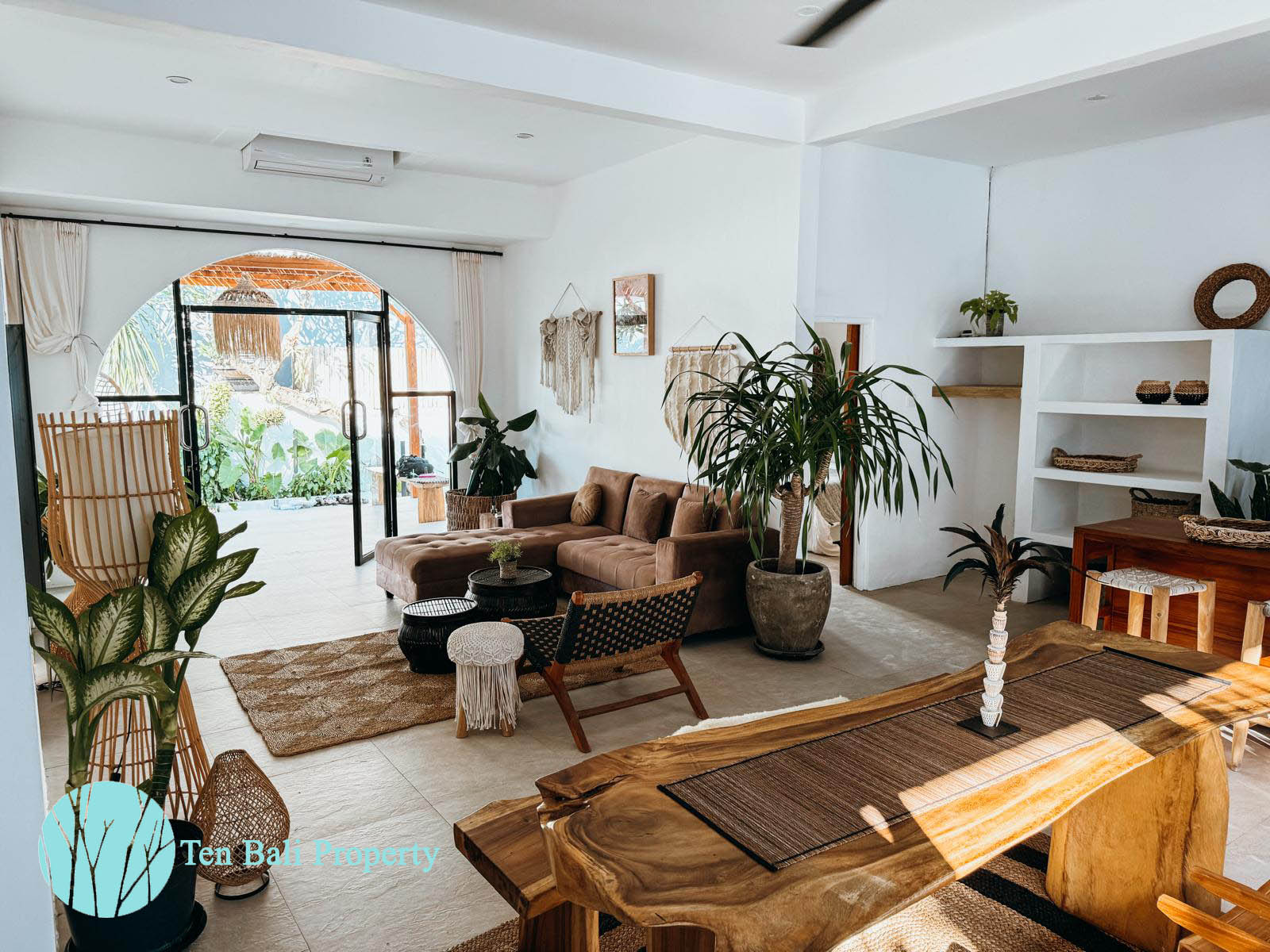 - 3 Bedrooms Villa
- Beachside Sanur
- Long-term Sublease
- Pet-friendly
- Luxury Villa
- Family-friendly Property
- Sanur Real Estate
- Bali Property for Lease
