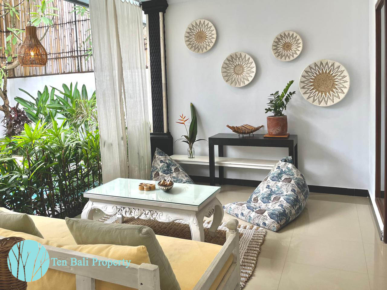 Villa in Berawa, 2-bedroom villa, villa rental, villa near Waves Cafe, villa in Canggu, Bali property\