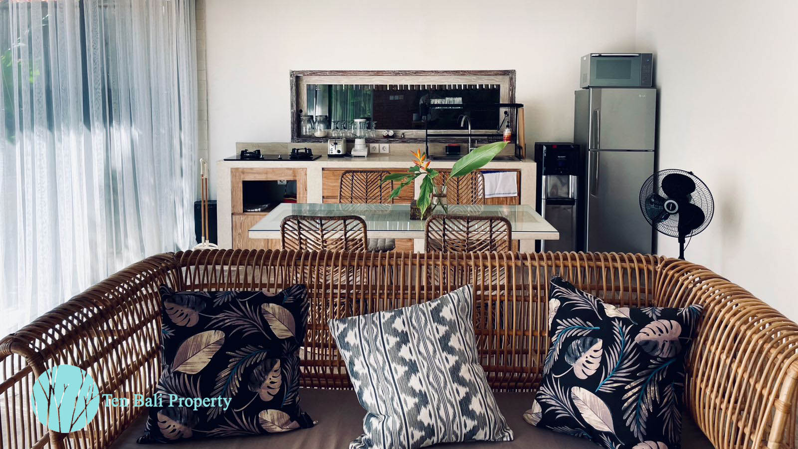 2 bedroom villa rental Bumbak Umalas, villa for rent in Canggu, Bali villas for rent, luxury villas in Bali, private pool villas, villas near beaches in Bali\