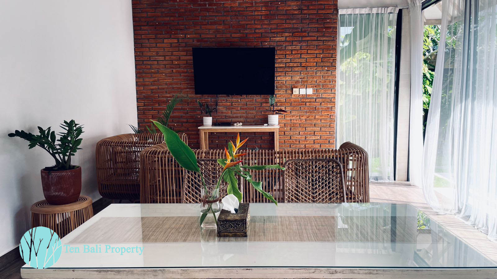 2 bedroom villa rental Bumbak Umalas, villa for rent in Canggu, Bali villas for rent, luxury villas in Bali, private pool villas, villas near beaches in Bali\