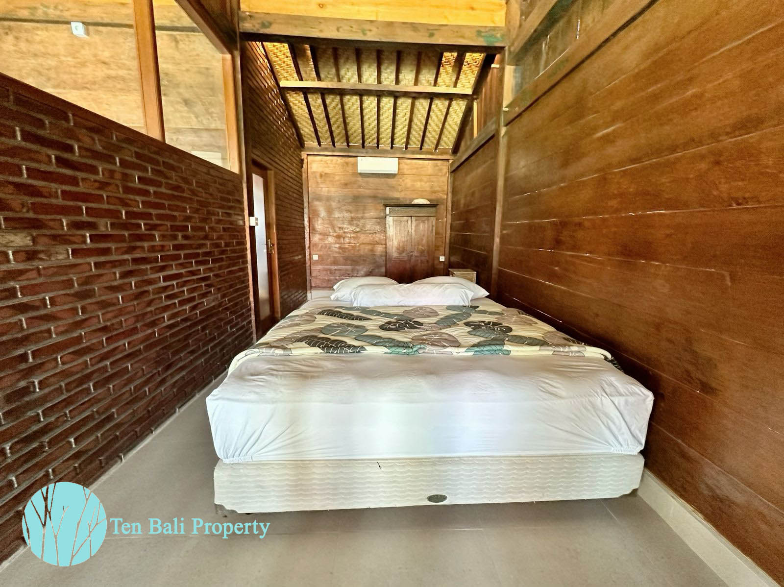 Bali villa rental, Padonan villa for rent, 4-bedroom villa Bali, luxury villa Indonesia, private pool villa, family-friendly villa, corporate villa rental, long-term villa rental\