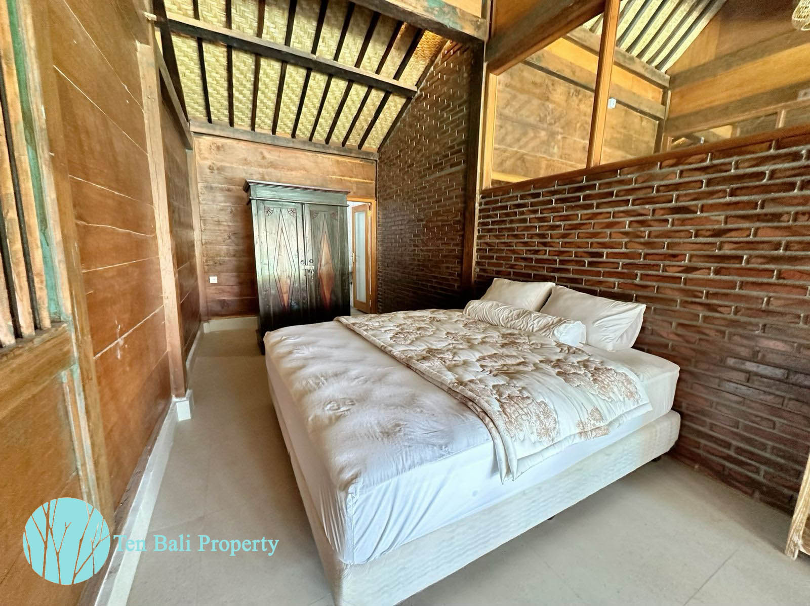 Bali villa rental, Padonan villa for rent, 4-bedroom villa Bali, luxury villa Indonesia, private pool villa, family-friendly villa, corporate villa rental, long-term villa rental\