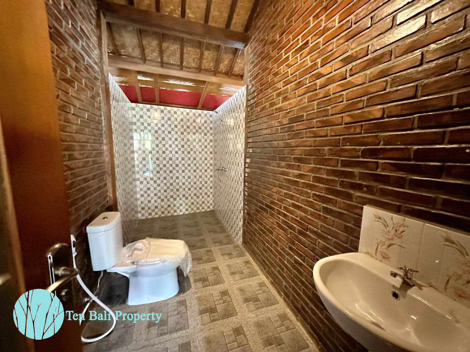 Bali villa rental, Padonan villa for rent, 4-bedroom villa Bali, luxury villa Indonesia, private pool villa, family-friendly villa, corporate villa rental, long-term villa rental\