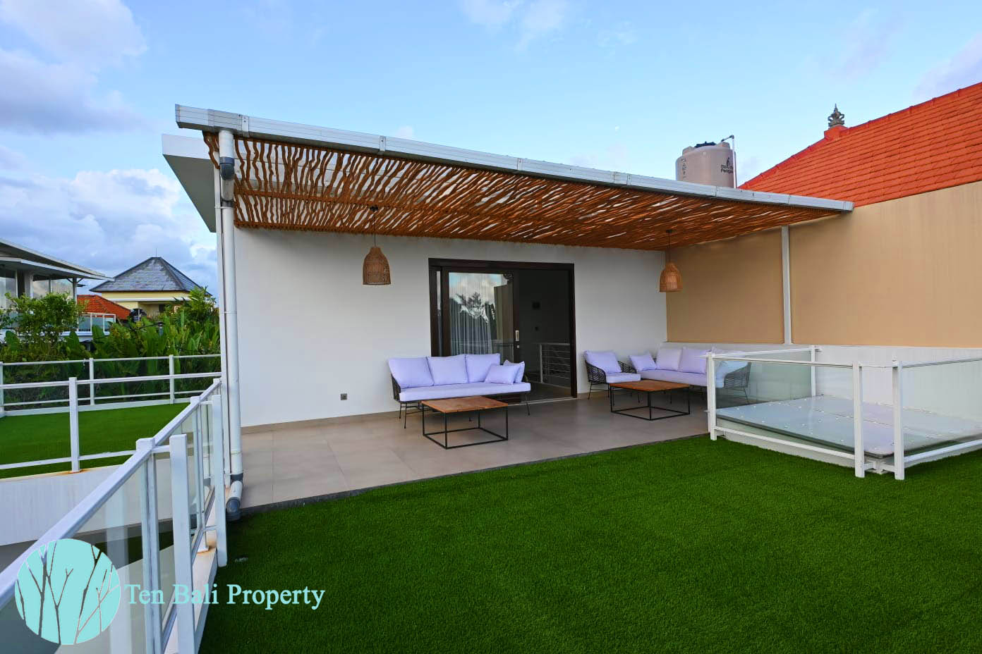 Pererenan property for rent, 2-bedroom villa, rice field views, modern design, WTC Gym, Pererenan Beach, Batu Bolong Beach, rental property, leasehold property, Bali real estate 